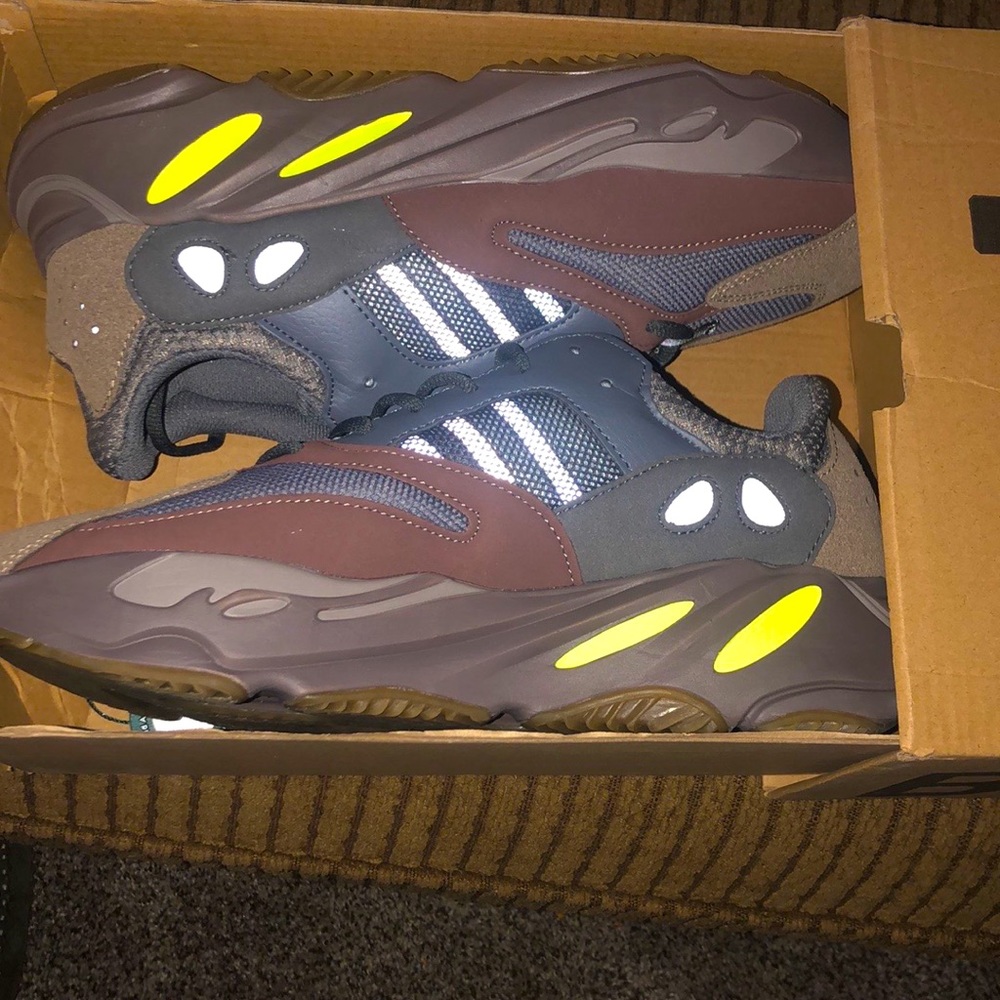 Adidas Yeezy Boost 700 Mauve